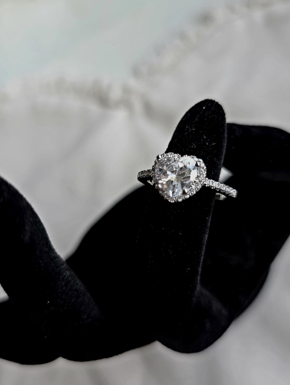 Engagement Ring 2.45 Ct Heart Shape halo Diamond stimulated, sterling silver 925 - Picture 4 of 9